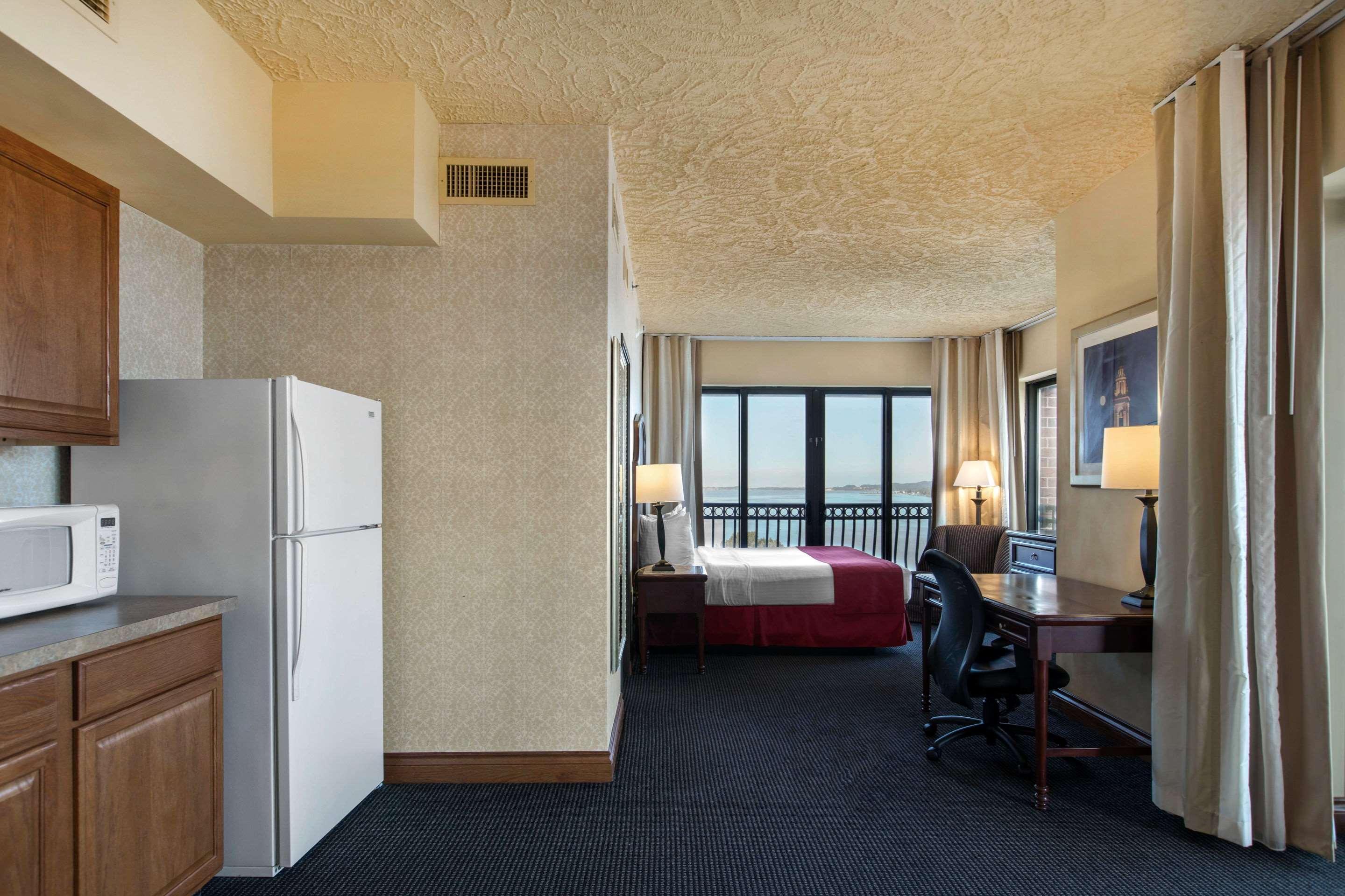 Shoreline Inn & Conference Center, Ascend Hotel Collection Muskegon Buitenkant foto