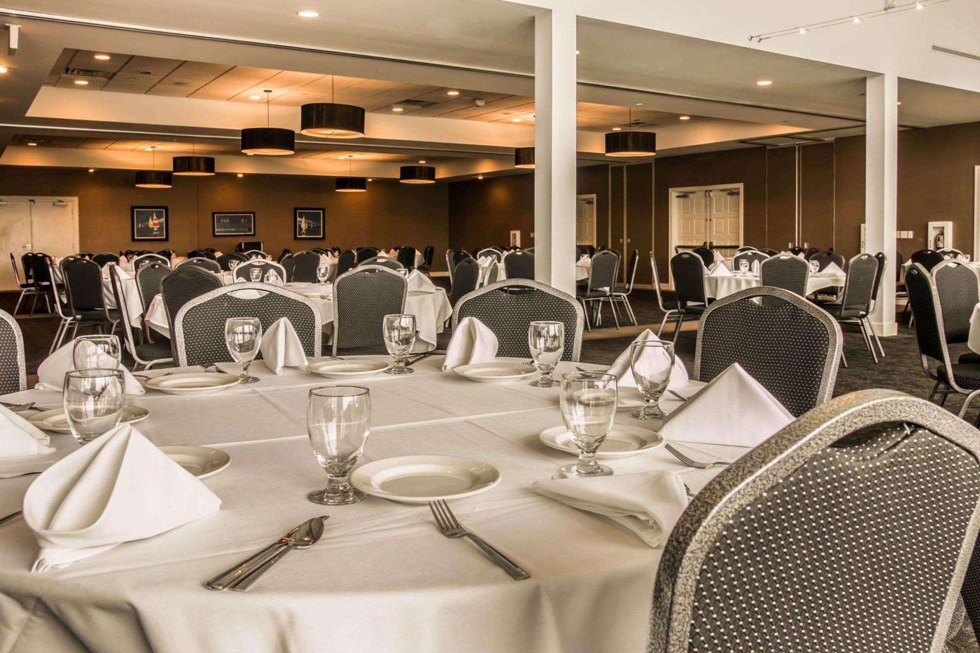 Shoreline Inn & Conference Center, Ascend Hotel Collection Muskegon Buitenkant foto