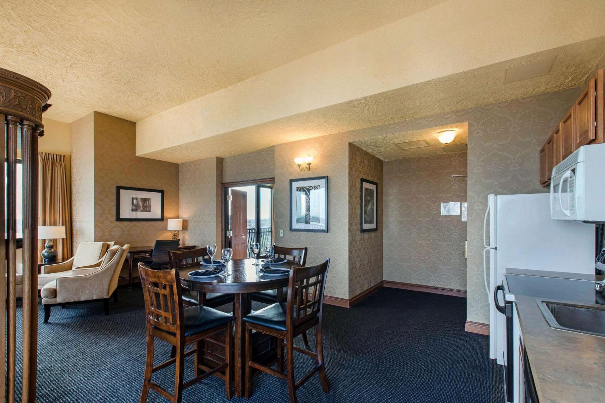 Shoreline Inn & Conference Center, Ascend Hotel Collection Muskegon Buitenkant foto