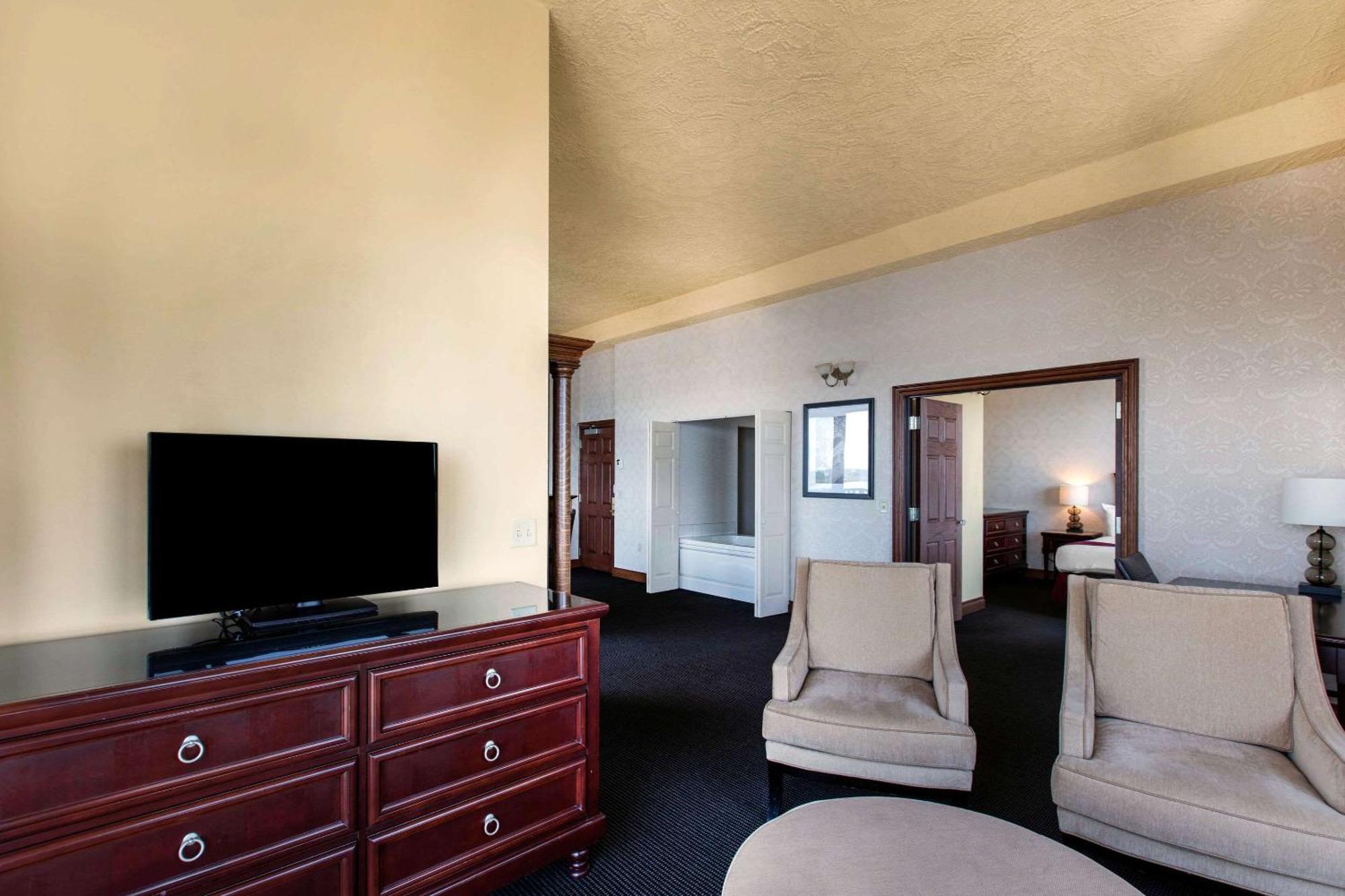 Shoreline Inn & Conference Center, Ascend Hotel Collection Muskegon Buitenkant foto