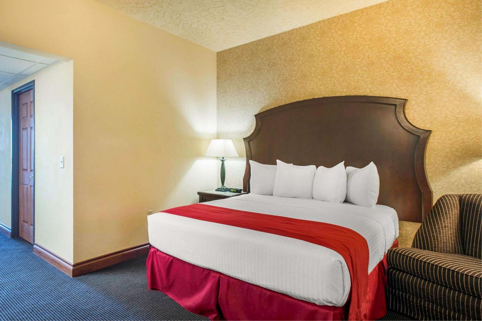 Shoreline Inn & Conference Center, Ascend Hotel Collection Muskegon Buitenkant foto